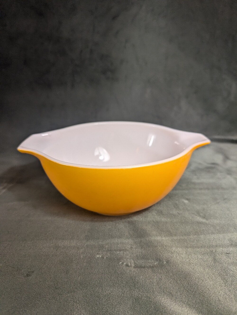 Vintage Pyrex Solid Yellow Cinderella Glass Mixing Bowl 112 1 - 1 /2  Qt